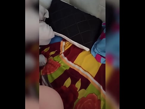 ❤️ Moja spolubývajúca zostáva doma sama, pretože jej manžel odchádza na dovolenku, a ja využijem príležitosť, aby som ju ošukal a naplnil jej zadok mliekom ❤ Porno video na nás ﹏